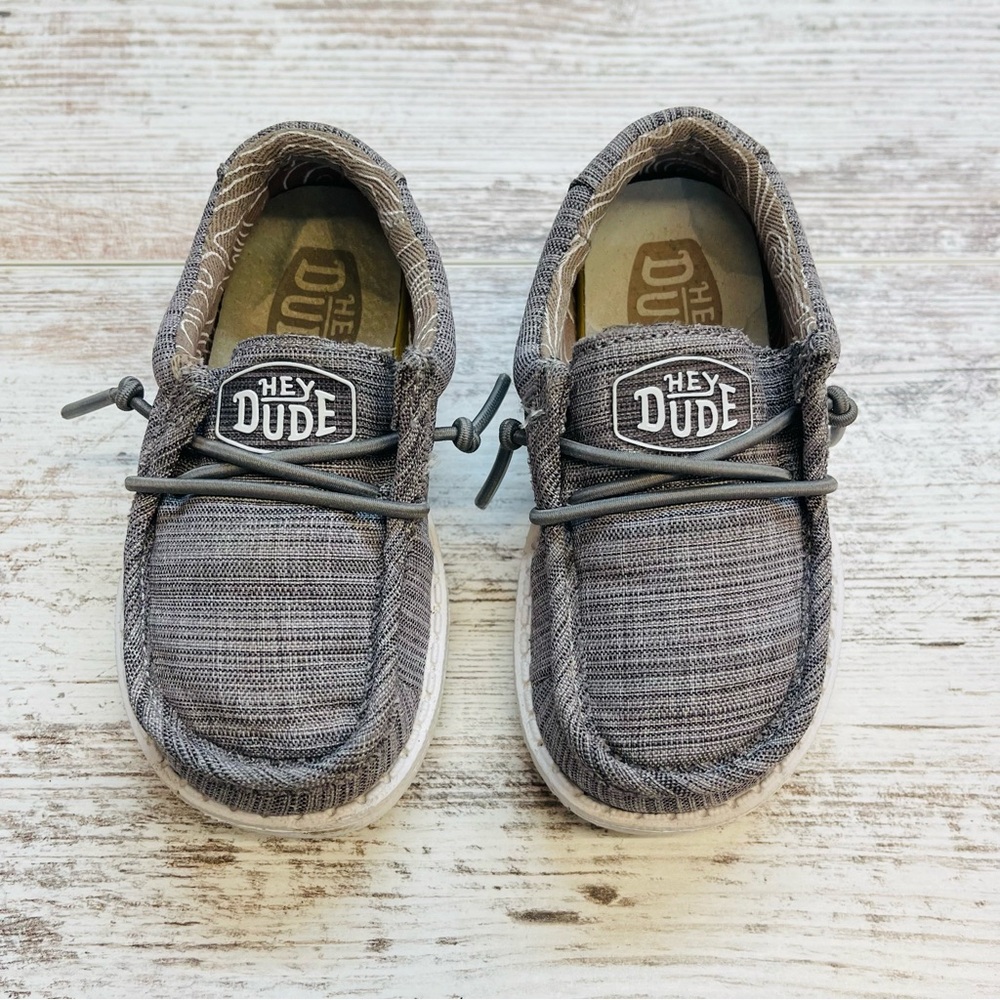 Hey Dude Light Grey Charcoal Slip-On Loafers Wally Youth Linen 6 K6 Moccasins